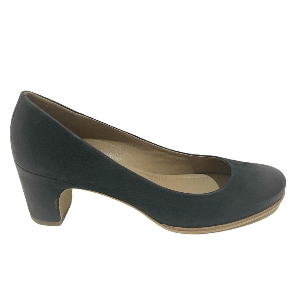 Ecco Black Leather Omora Pump Heel